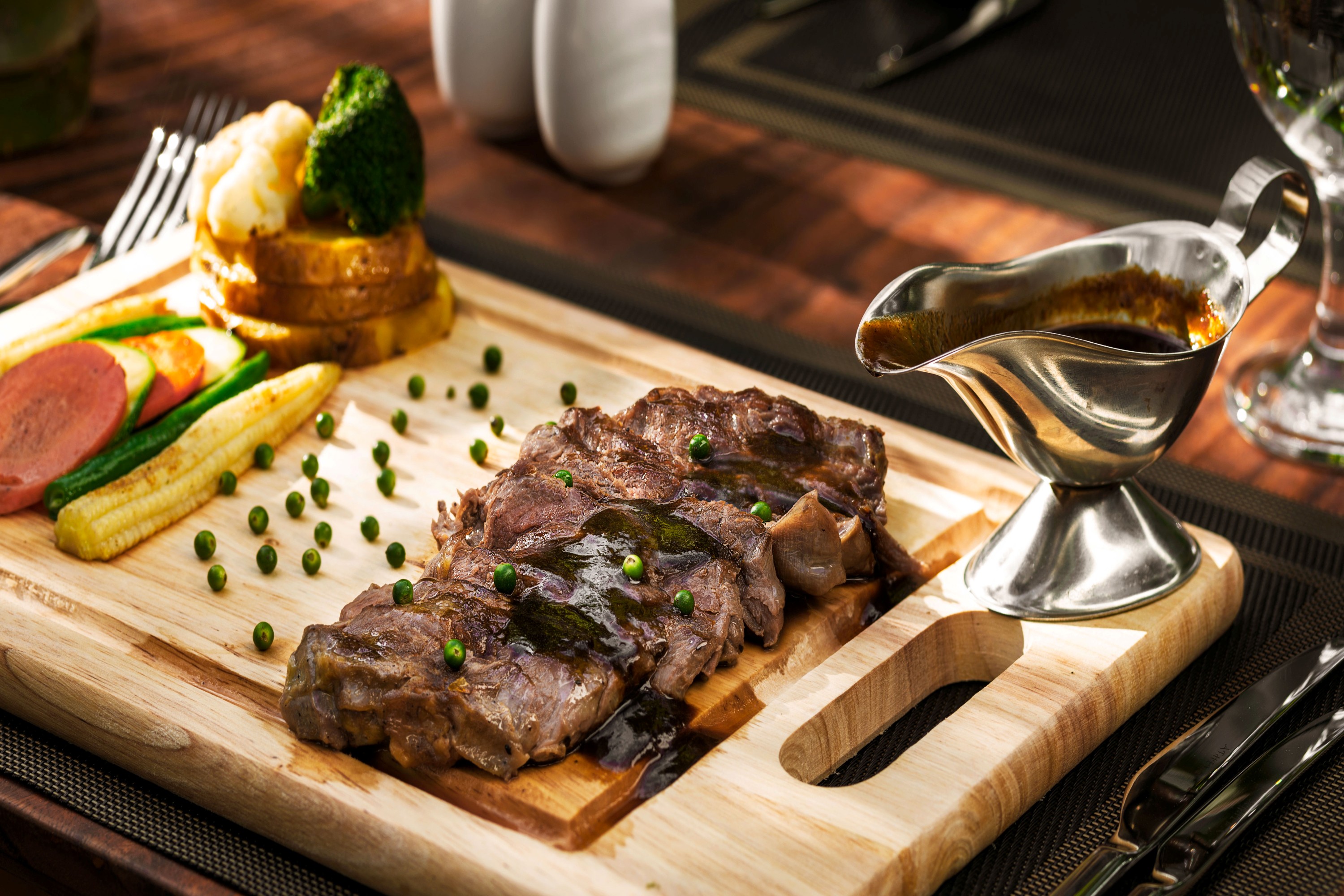 Restaurant & Bar